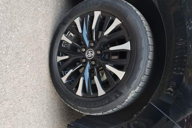 Used Toyota Alphard 2024 Dual-Engine 2.5L Deluxe Edition Right Front Wheel Hub