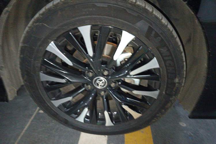Used Toyota Alphard 2024 Dual-Engine 2.5L Deluxe Edition Right Front Wheel Hub