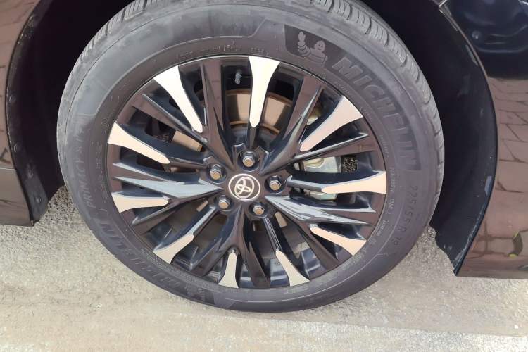 Used Toyota Alphard 2024 Dual-Engine 2.5L Deluxe Edition Right Front Wheel Hub