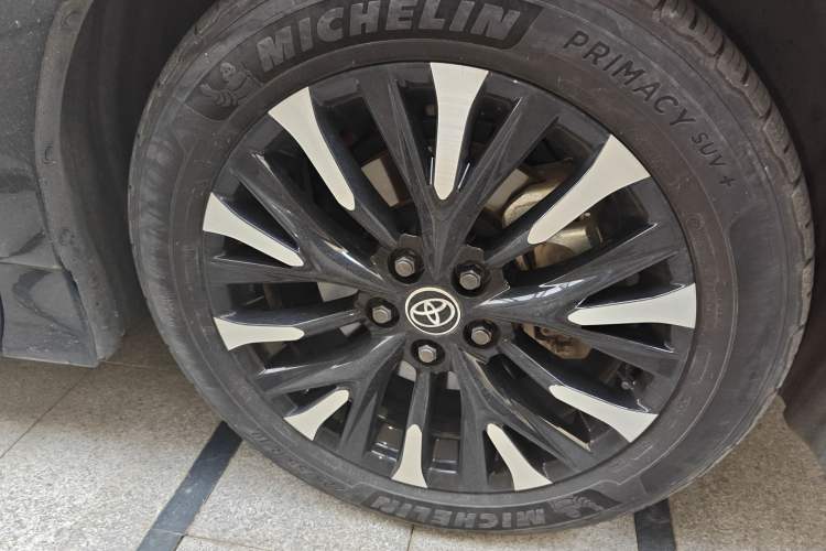 Used Toyota Alphard 2024 Dual-Engine 2.5L Deluxe Edition Right Front Wheel Hub