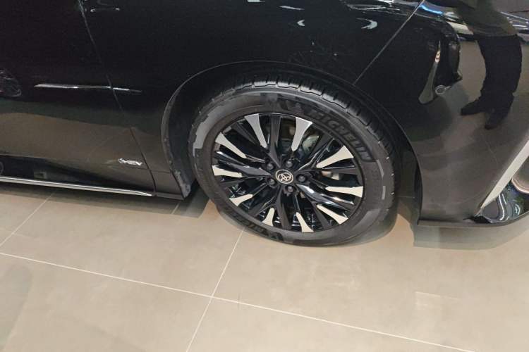 Used Toyota Alphard 2024 Dual-Engine 2.5L Deluxe Edition Right Front Wheel Hub