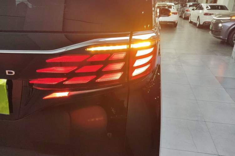Used Toyota Alphard 2024 Dual-Engine 2.5L Deluxe Edition Right Rear Taillight