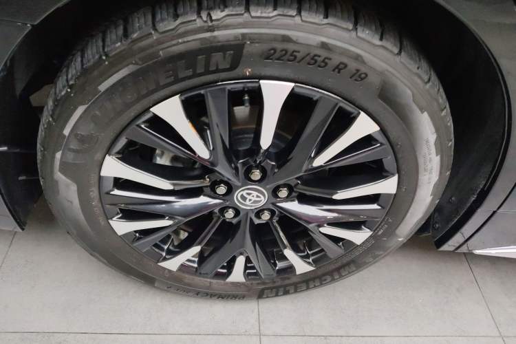 Used Toyota Alphard 2024 Dual-Engine 2.5L Deluxe Edition Right Rear Wheel Hub