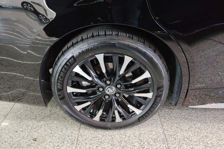 Used Toyota Alphard 2024 Dual-Engine 2.5L Deluxe Edition Right Rear Wheel Hub
