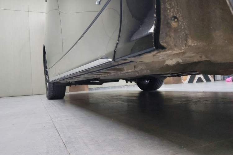 Used Toyota Alphard 2024 Dual-Engine 2.5L Deluxe Edition Right Side Sill