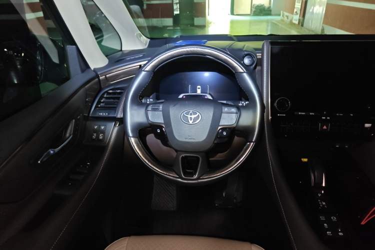 Used Toyota Alphard 2024 Dual-Engine 2.5L Prestige Edition Steering Wheel