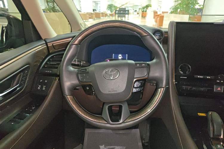 Used Toyota Alphard 2024 Dual-Engine 2.5L Deluxe Edition Steering Wheel