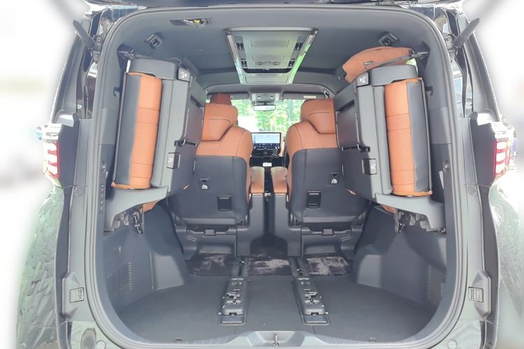 Used Toyota Alphard 2024 Dual-Engine 2.5L Deluxe Edition Trunk
