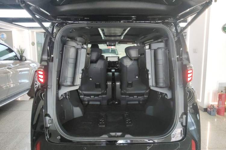 Used Toyota Alphard 2024 Dual-Engine 2.5L Deluxe Edition Trunk