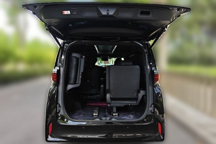 Used Toyota Alphard 2024 Dual-Engine 2.5L Deluxe Edition Trunk