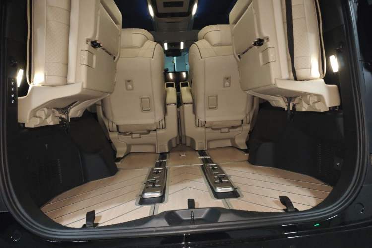 Used Toyota Alphard 2024 Dual-Engine 2.5L Deluxe Edition Trunk