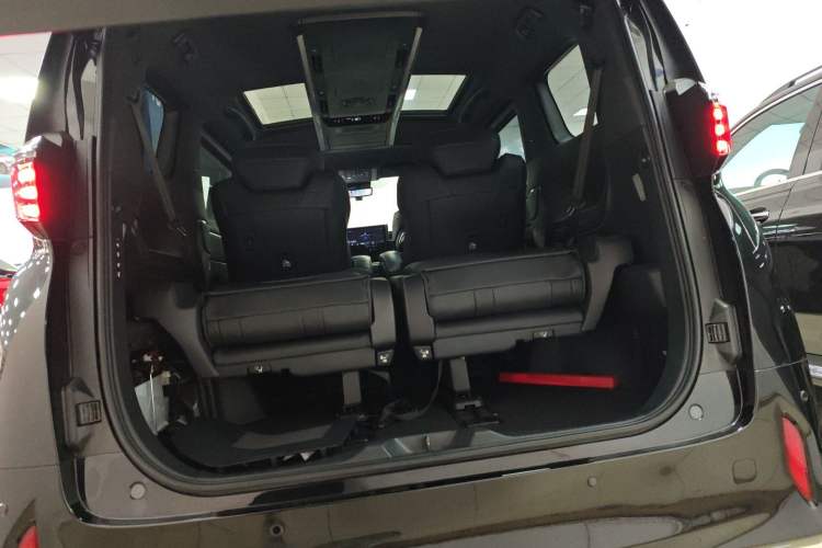 Used Toyota Alphard 2024 Dual-Engine 2.5L Deluxe Edition Trunk