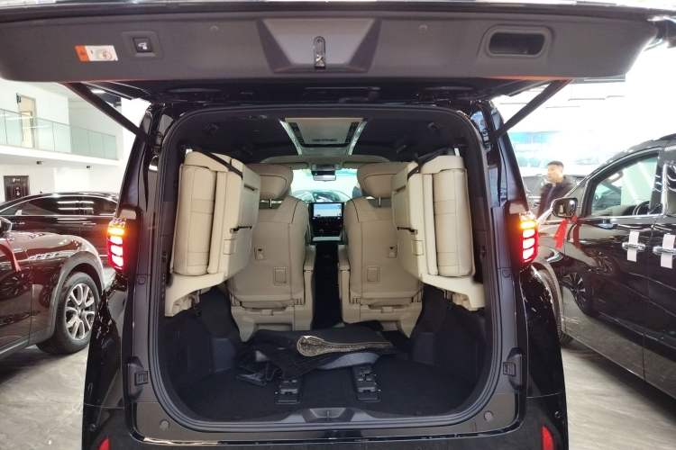 Used Toyota Alphard 2024 Dual-Engine 2.5L Prestige Edition Trunk