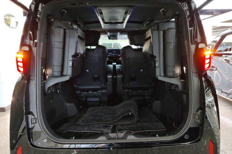 Used Toyota Alphard 2024 Dual-Engine 2.5L Deluxe Edition Trunk