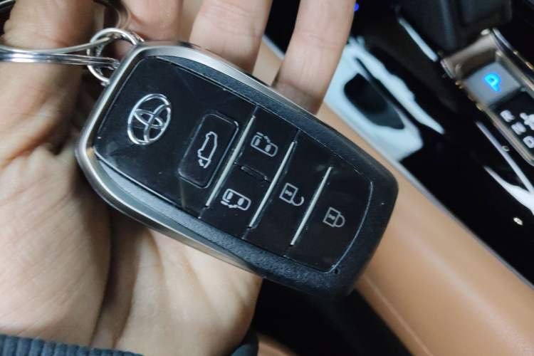 Used Toyota Alphard 2024 Dual-Engine 2.5L Deluxe Edition Vehicle Key