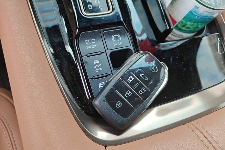 Used Toyota Alphard 2024 Dual-Engine 2.5L Prestige Edition Vehicle Key