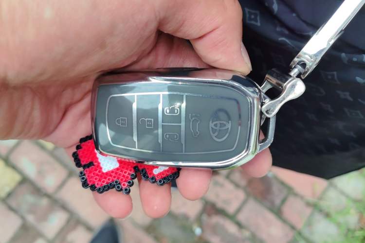 Used Toyota Alphard 2024 Dual-Engine 2.5L Deluxe Edition Vehicle Key