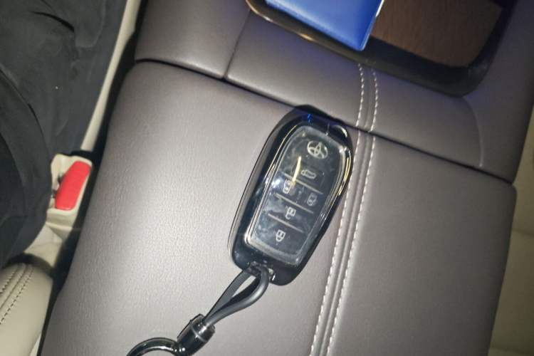 Used Toyota Alphard 2024 Dual-Engine 2.5L Deluxe Edition Vehicle Key
