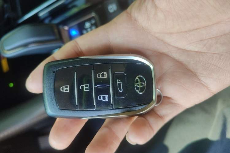 Used Toyota Alphard 2024 Dual-Engine 2.5L Deluxe Edition Vehicle Key