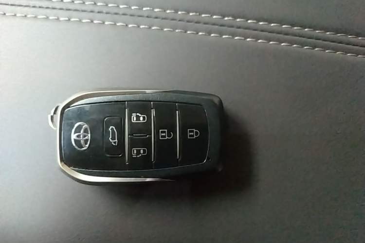 Used Toyota Alphard 2024 Dual-Engine 2.5L Deluxe Edition Vehicle Key