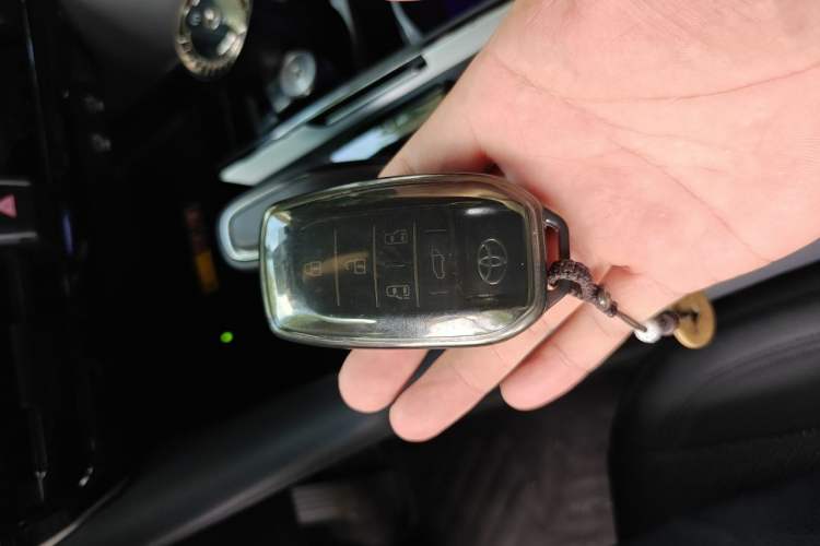 Used Toyota Alphard 2024 Dual-Engine 2.5L Deluxe Edition Vehicle Key
