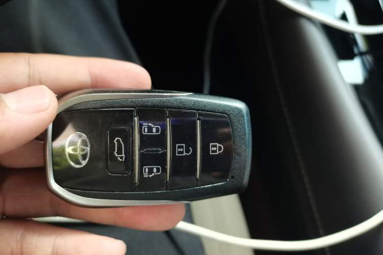 Used Toyota Alphard 2024 Dual-Engine 2.5L Deluxe Edition Vehicle Key