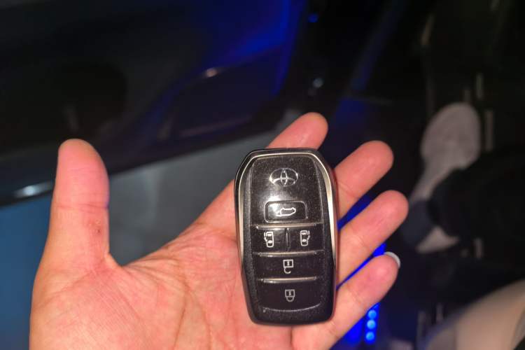 Used Toyota Alphard 2024 Dual-Engine 2.5L Prestige Edition Vehicle Key