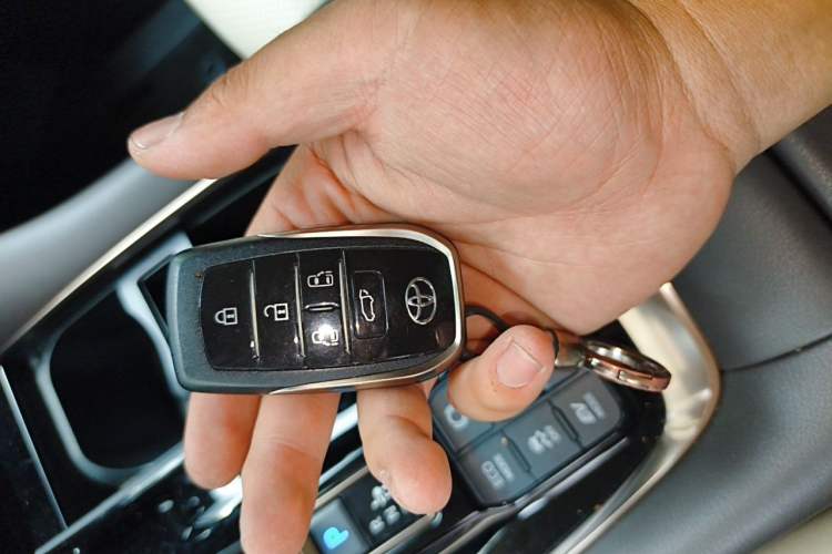 Used Toyota Alphard 2024 Dual-Engine 2.5L Deluxe Edition Vehicle Key