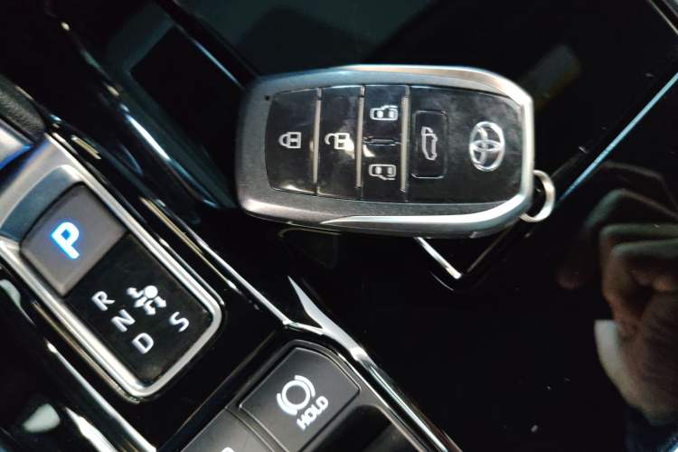 Used Toyota Alphard 2024 Dual-Engine 2.5L Deluxe Edition Vehicle Key