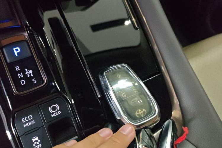 Used Toyota Alphard 2024 Dual-Engine 2.5L Deluxe Edition Vehicle Key
