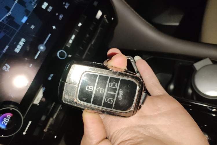 Used Toyota Alphard 2024 Dual-Engine 2.5L Deluxe Edition Vehicle Key