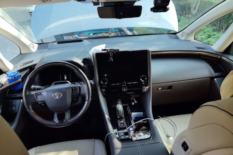 Used Toyota Alphard 2024 Dual-Engine 2.5L Deluxe Edition Center Console