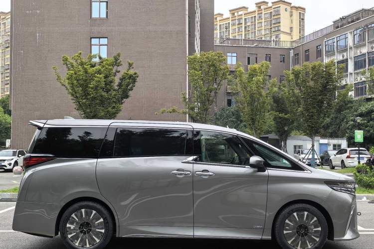 Used Toyota Alphard 2024 Dual-Engine 2.5L Deluxe Edition Exterior 3