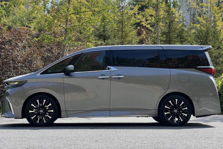 Used Toyota Alphard 2024 Dual-Engine 2.5L Prestige Edition Exterior 3