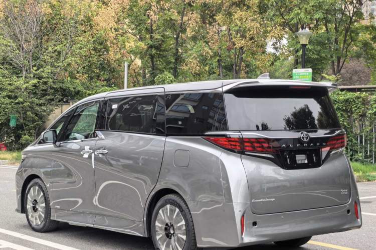 Used Toyota Alphard 2024 Dual-Engine 2.5L Deluxe Edition Exterior 4