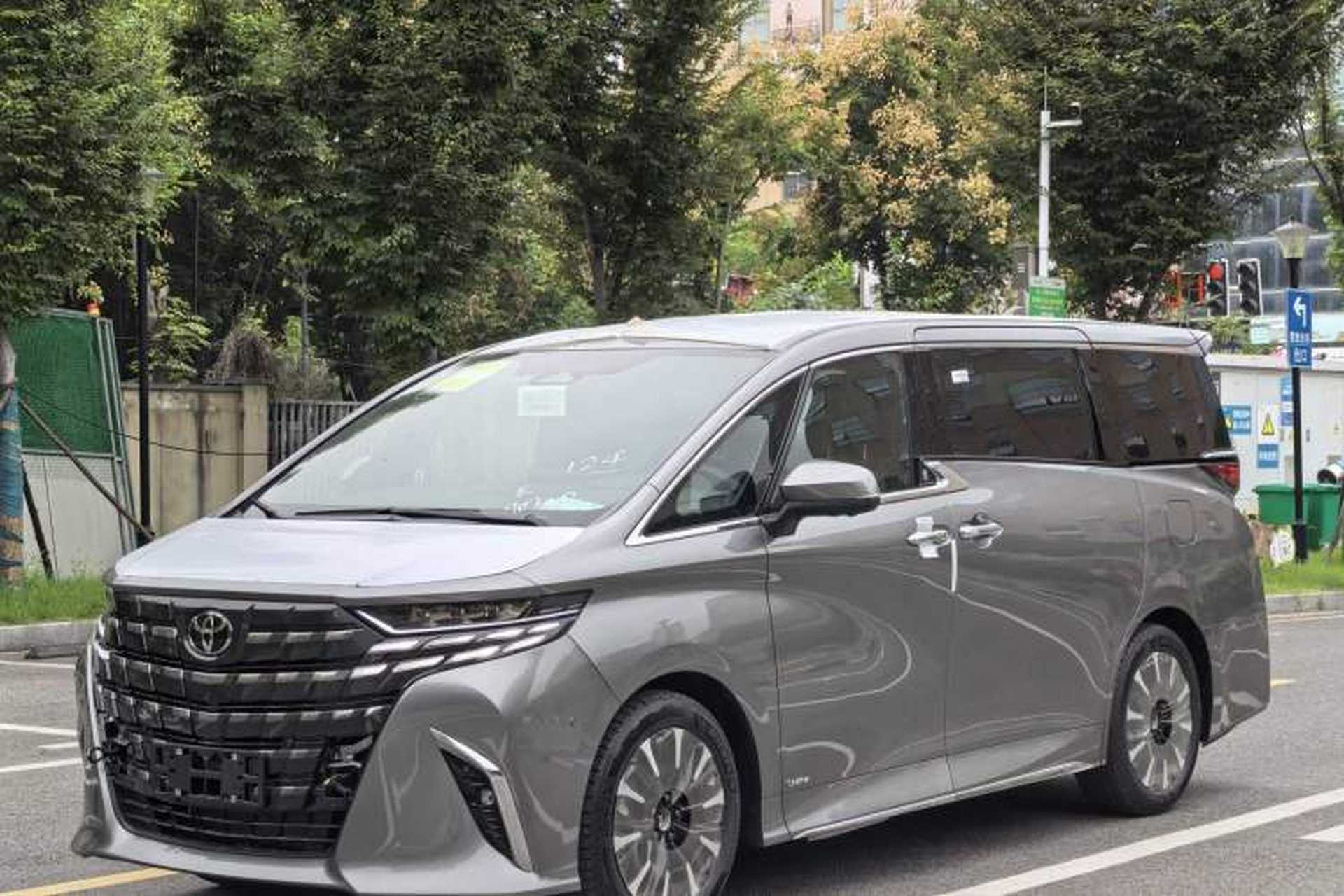Used Toyota Alphard 2024 Dual-Engine 2.5L Deluxe Edition Front Left 45 Deg