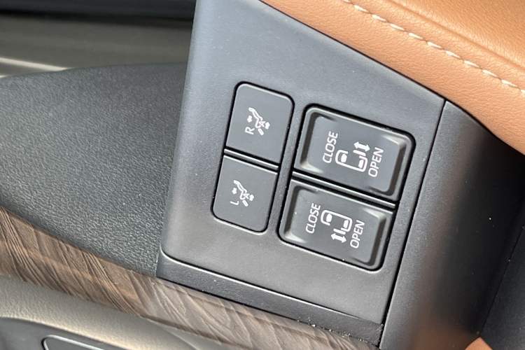 Used Toyota Alphard 2024 Dual-Engine 2.5L Prestige Edition Interior 1