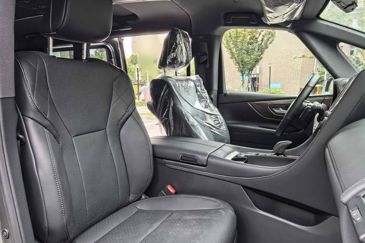 Used Toyota Alphard 2024 Dual-Engine 2.5L Deluxe Edition Interior 10