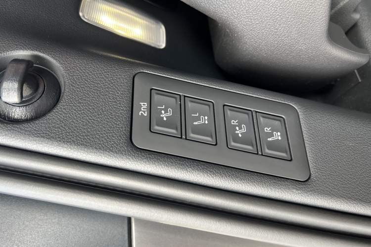 Used Toyota Alphard 2024 Dual-Engine 2.5L Prestige Edition Interior 10