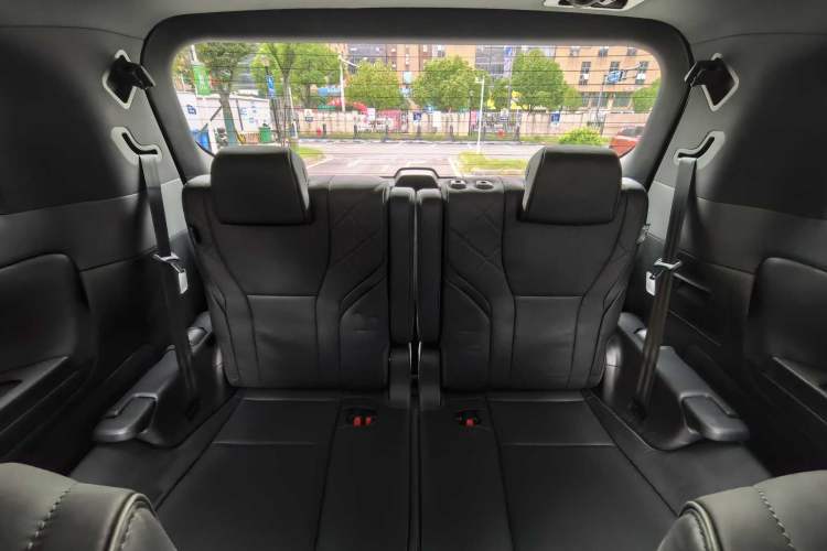 Used Toyota Alphard 2024 Dual-Engine 2.5L Deluxe Edition Interior 11