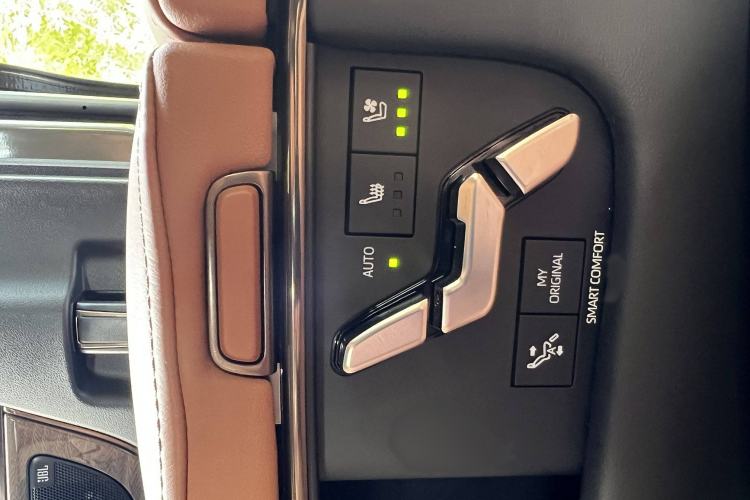 Used Toyota Alphard 2024 Dual-Engine 2.5L Prestige Edition Interior 12