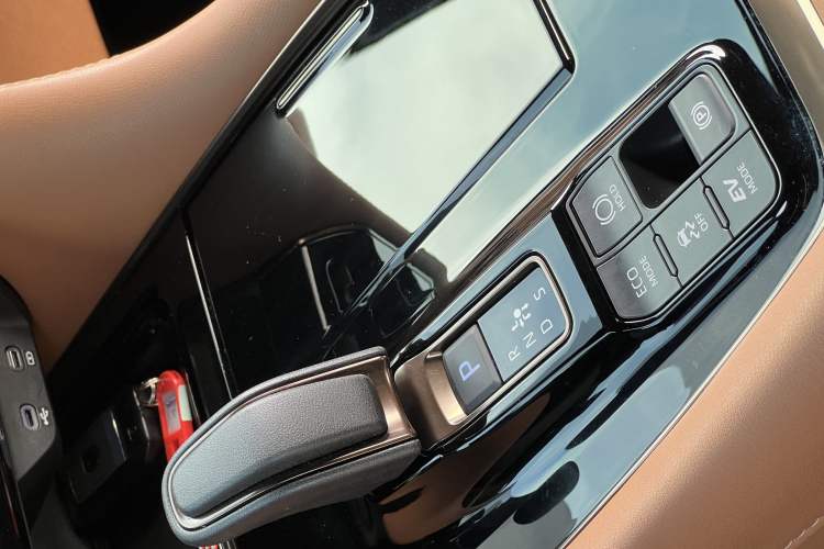 Used Toyota Alphard 2024 Dual-Engine 2.5L Prestige Edition Interior 14