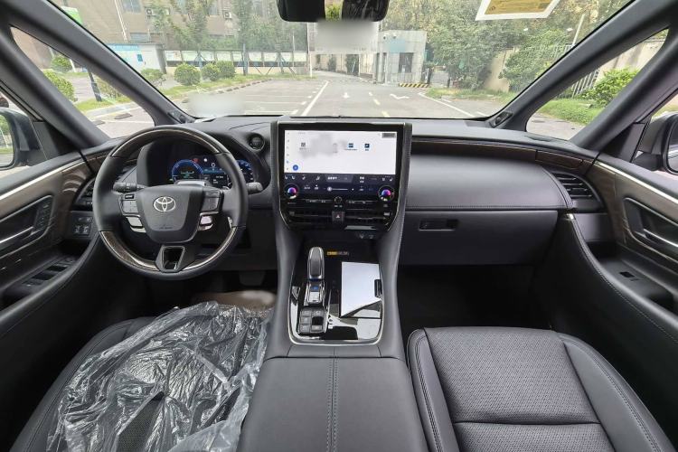 Used Toyota Alphard 2024 Dual-Engine 2.5L Deluxe Edition Interior 2