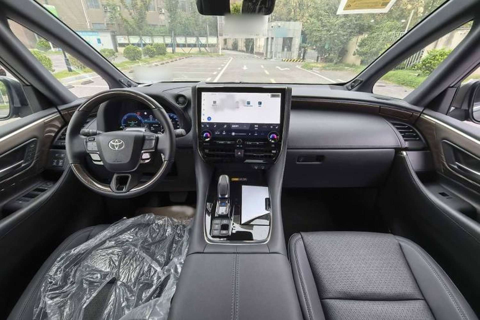 Used Toyota Alphard 2024 Dual-Engine 2.5L Deluxe Edition Interior 2