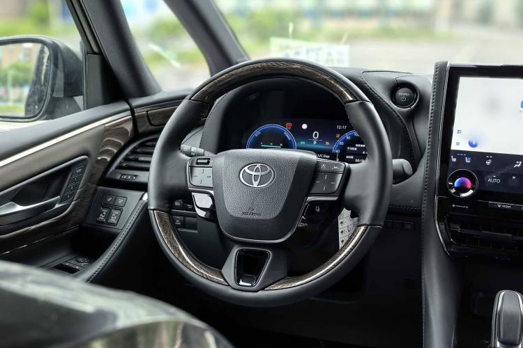 Used Toyota Alphard 2024 Dual-Engine 2.5L Deluxe Edition Interior 3
