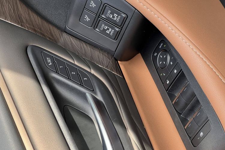 Used Toyota Alphard 2024 Dual-Engine 2.5L Prestige Edition Interior 3
