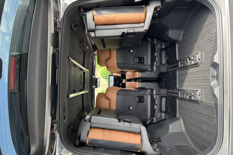 Used Toyota Alphard 2024 Dual-Engine 2.5L Prestige Edition Interior 5