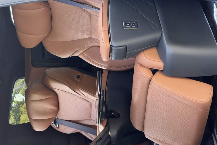 Used Toyota Alphard 2024 Dual-Engine 2.5L Prestige Edition Interior 6