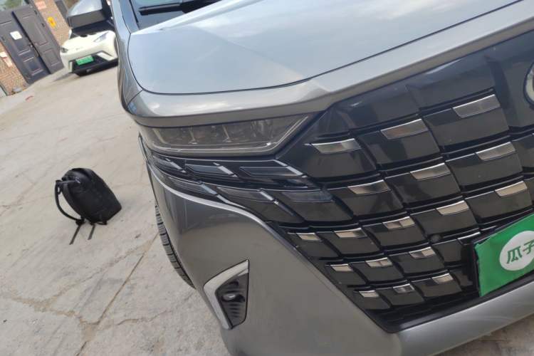 Used Toyota Alphard 2024 Dual-Engine 2.5L Deluxe Edition Right Front Headlight