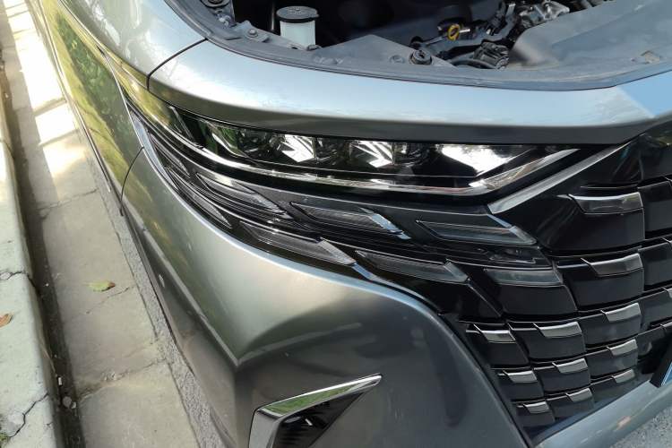 Used Toyota Alphard 2024 Dual-Engine 2.5L Deluxe Edition Right Front Headlight